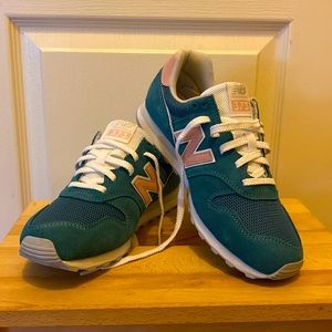 New Balance 373 NWOT. Size 8.5